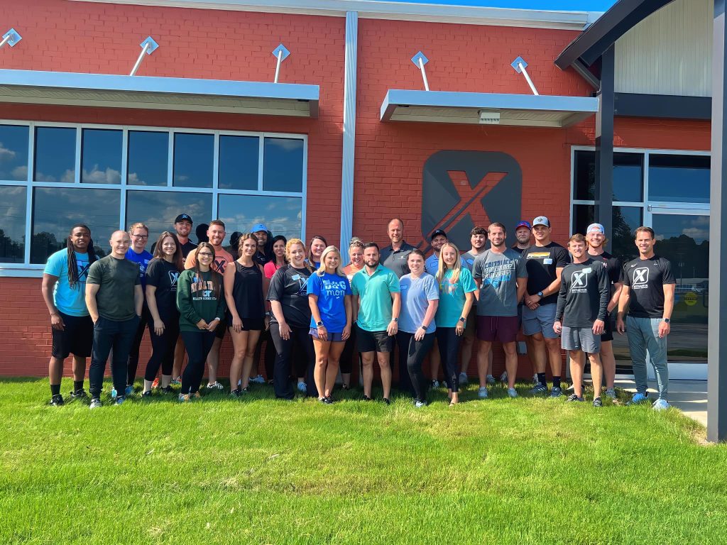group picture from private course with dynamix physical therapy